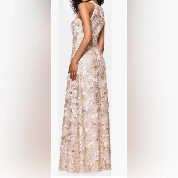 Betsy & Adam
Sequin floral
Champagne/Gold - Picture 2 of 12